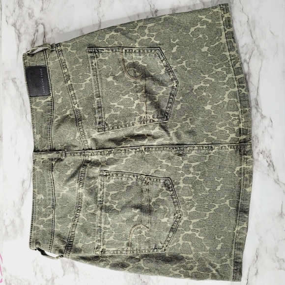 American Eagle Outfitters Olive Mini Skirt - Picture 7 of 7